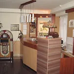 Hotel Arnold 2*