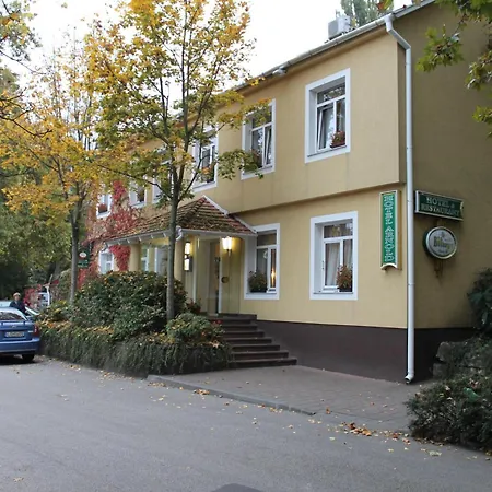 Hotel Arnold Tata
