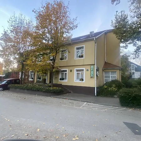 Arnold Hotel Tata