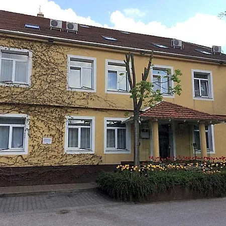 Arnold Hotel 2*