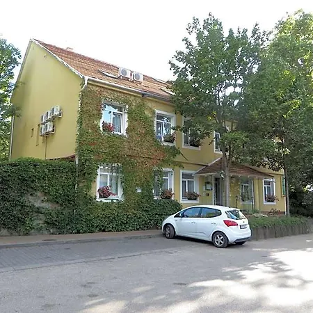 Arnold Hotel 2*