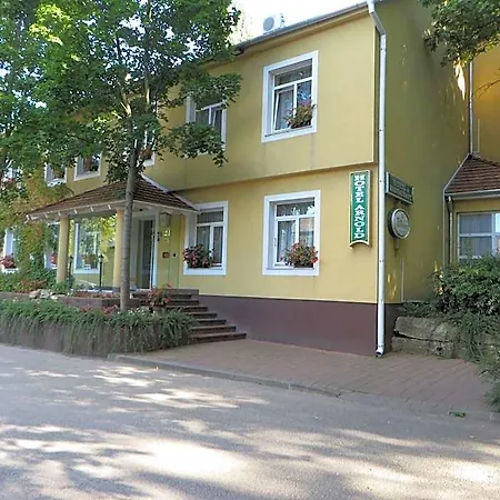 Hotel Arnold Tata