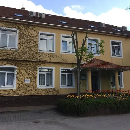 Arnold Тата