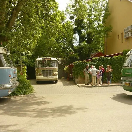 Arnold Тата